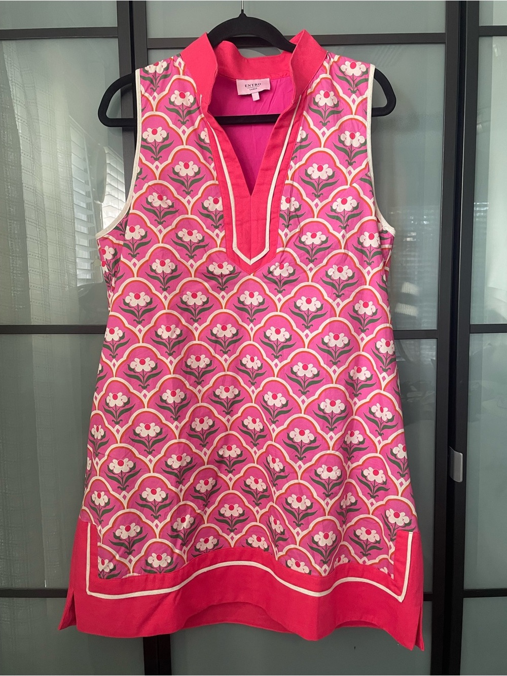 Make An Offer✌️ entro Pink Floral V-Neck Sleeveless Shift Dress